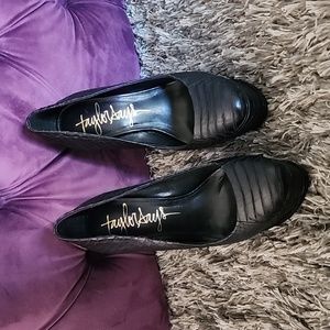 Taylor says heel size 5.5